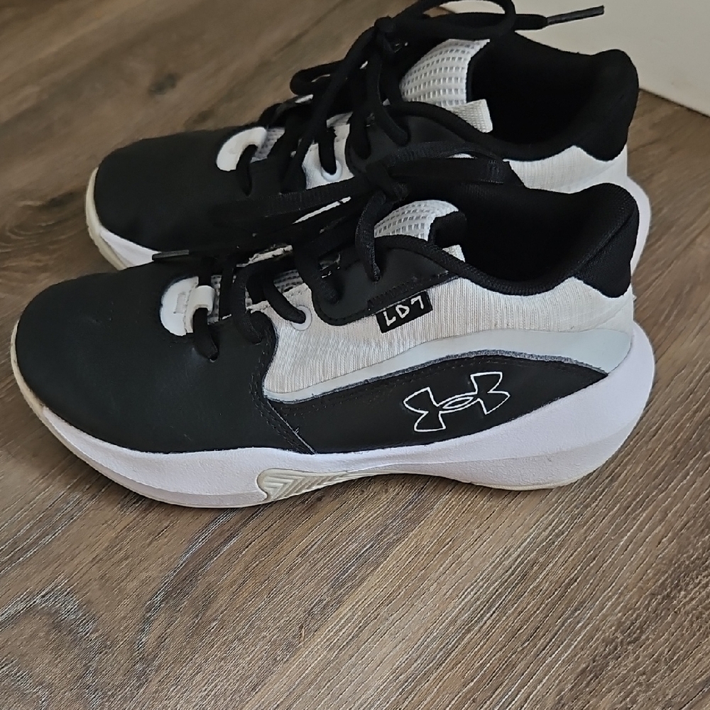 Under Armour Kids' Black and White Lockdown 7 basketball Sneakers